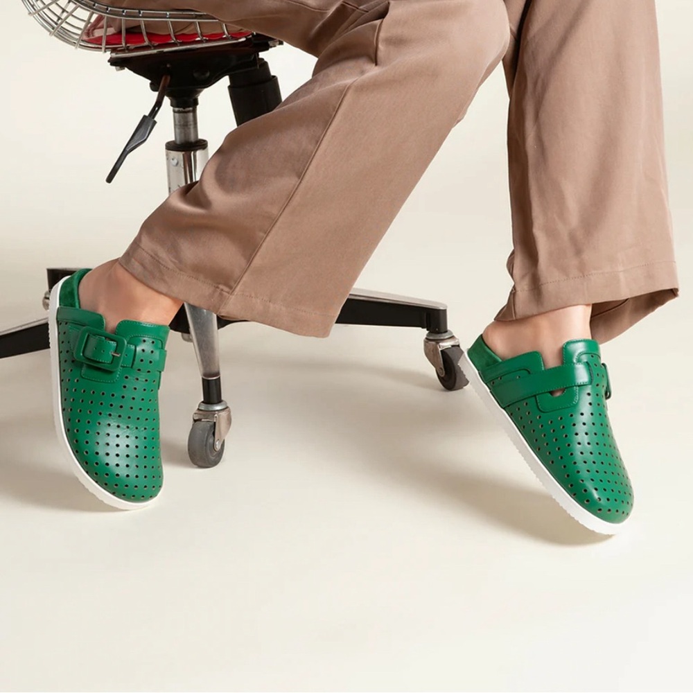 Charlotte stone porter perf in juniper slides size 9